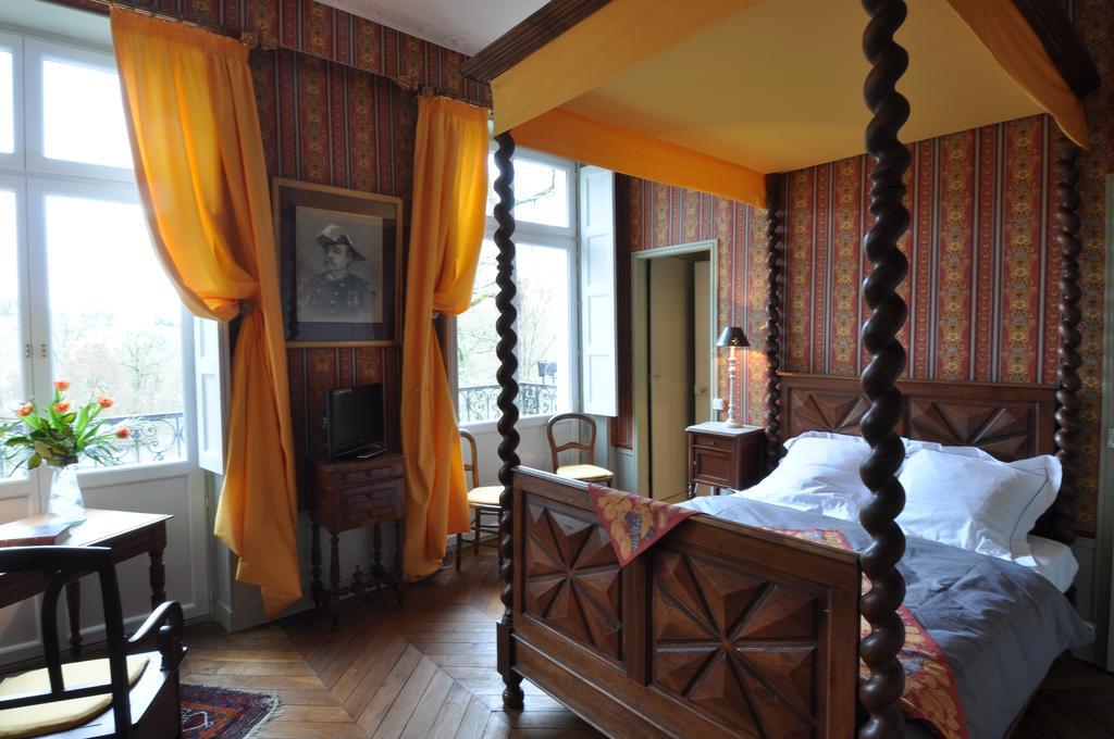 Le Chateau De La Vierge Bures-sur-Yvette Стая снимка